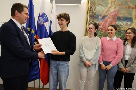 Poročilo dijakov Gimnazije in srednje šole Rudolfa Maistra Kamnik o udeležbi na Mladinskem parlamentu Alpske konvencije (11)
